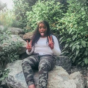 Meet your Posher, Okelani